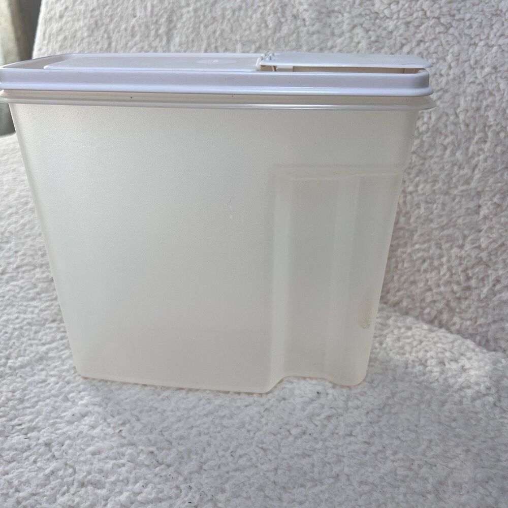 Vintage Servin Saver Rubbermaid #3/13 cup Cereal Keeper Almond Flip Lid